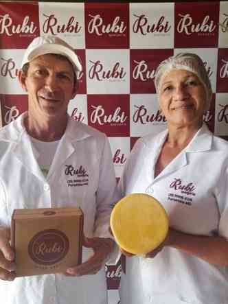Regino Rodrigues da Silva e Rubnei dos Santos Gomes, produtores do queijo Minas artesanal em concurso da Emater 