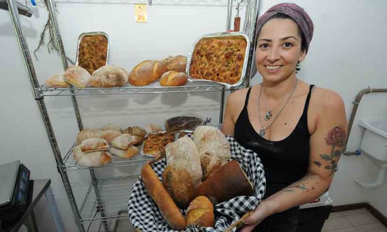 Como explica Ana Amorim, da Painço, os pães artesanais duram até duas semanas na geladeira(foto: Juarez Rodrigues/EM/D.A Press) Como explica Ana Amorim, da Painço, os pães artesanais duram até duas semanas na geladeira(foto: Juarez Rodrigues/EM/D.A Press)