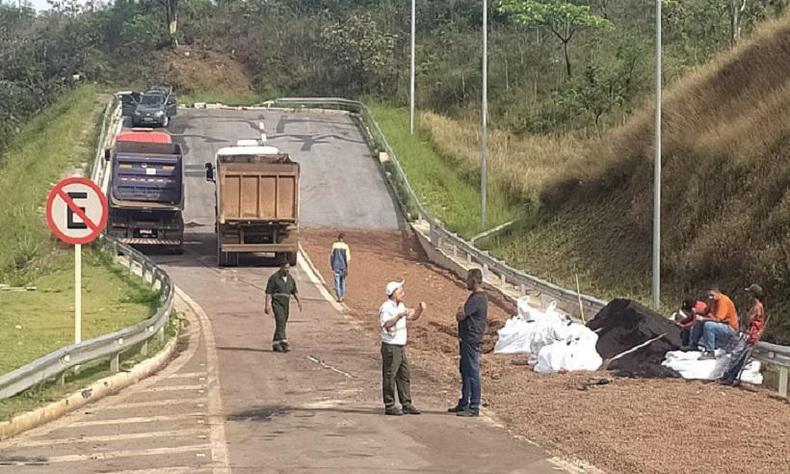 rea de escape segue interrompida, agora, para a reconstituio do espao