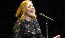 Obcecada pelo Titanic, Adele conversa com plateia de show sobre submarino implodido