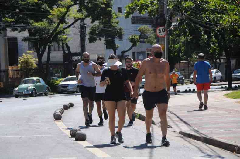 Pista de caminhada da Avenida Bandeirantes neste domingo(foto: Juarez Rodrigues/EM/D.A. Press)