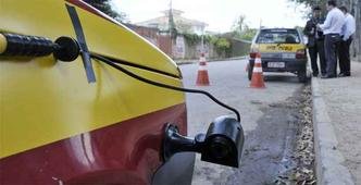 Carros de oito autoescolas de BH j� foram cadastrados para receber c�meras, instaladas dentro de fora dos ve�culos(foto: Maria Tereza Correia/EM/DA Press)