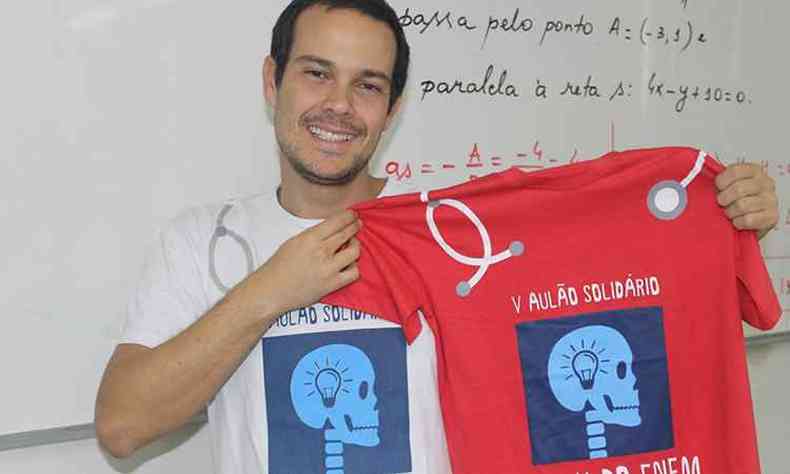 Professor Renato Ribeiro e o Raio-X do Enem: doao de mais de 6 toneladas de alimentos para programas sociais.