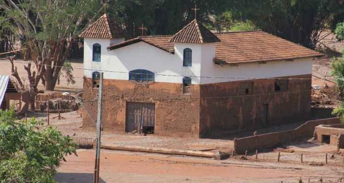 Mensurar danos da lama a estruturas ainda é desafio para moradores, que denunciam falta de suporte (foto: Sidney Lopes/EM/D.A Press) Mensurar danos da lama a estruturas ainda é desafio para moradores, que denunciam falta de suporte (foto: Sidney Lopes/EM/D.A Press)