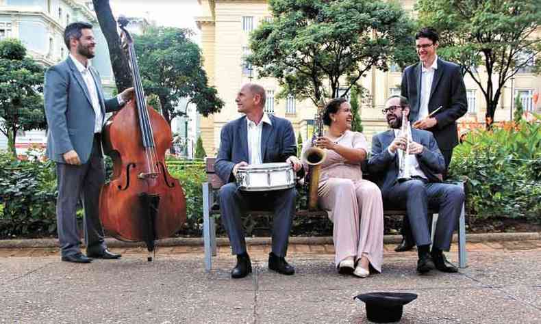 Happy Feet Jazz Band empresta seu suingue  nova verso de Mr. Santa(foto: Acervo pessoal)