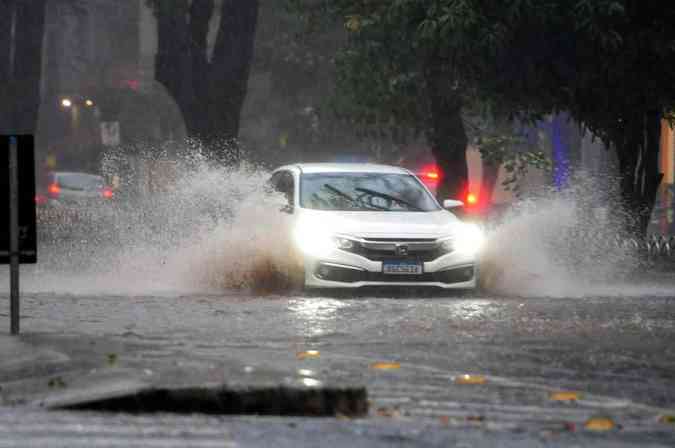 Imagens da chuva no Bairro Funcionrios, Regio Centro-Sul de BHRamon Lisboa/EM/D.A press