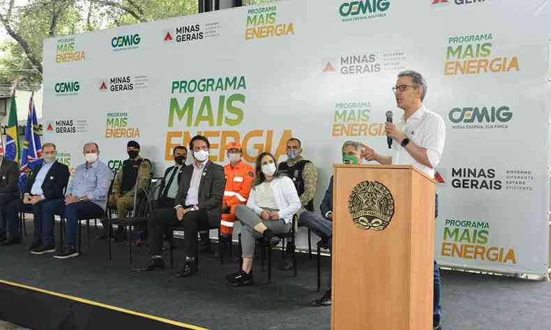 O governador Zema na sede da Cemig, em Valadares, fala sobre o Mais Energia
