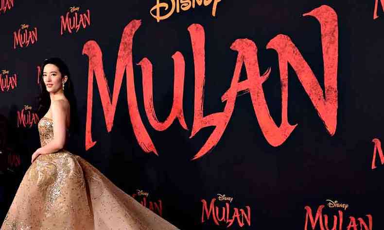 A atriz chinesa Yifei Liu na pr-estreia mundial de Mulan, realizada no Dolby Theatre, em Hollywood, em 9 de maro passado. Com a declarao da pandemia do novo coronavrus, a estreia foi cancelada e o filme est na plataforma Disney (foto: Frederic J. BROWN / AFP )