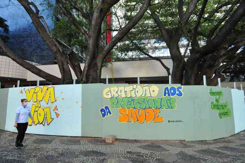 Mural ganhou mensagem de agradecimento  classe mdica(foto: Gladyston Rodrigues/EM/D.A Press)