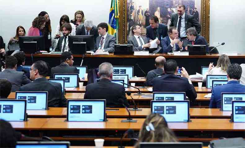 Comisso Especial da reforma da Previdncia, na manh desta quinta-feira (4) (foto: Pablo Valadares/Cmara dos Deputados)