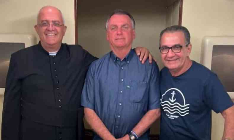 Bolsonaro com silas malafaia e paulo antonio de araujo