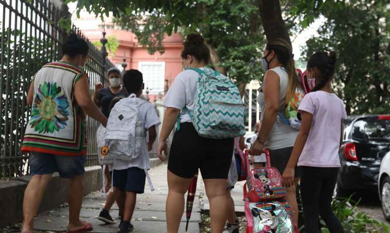 Fiocruz orienta que, para adultos ou crianças com casos leves ou moderados de covid-19, são necessários 10 dias de isolamento a contar da data de início dos sintomas(foto: Tânia Rêgo/Agência Brasil ) Fiocruz orienta que, para adultos ou crianças com casos leves ou moderados de covid-19 são necessários 10 dias de isolamento a contar da data de início dos sintomas