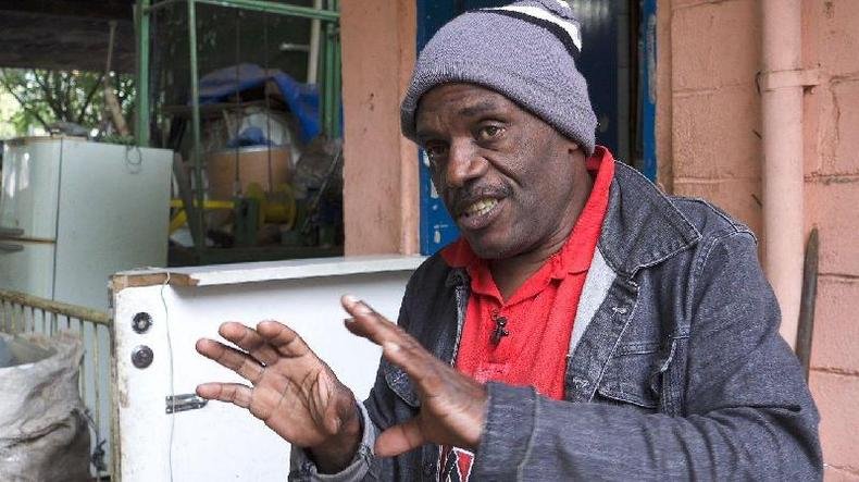 Dudu Catador, líder nacional do Movimento Nacional dos Catadores de Materiais Recicláveis defende taxação de reciclagem importada para defender catadores brasileiros(foto: BBC) Dudu Catador gesticulando durante entrevista à BBC