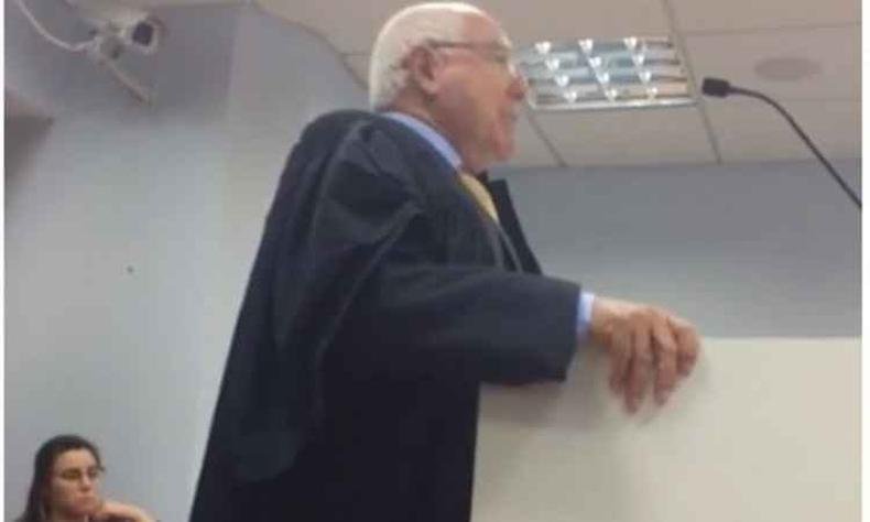 O advogado se exaltou ao dizer que o julgamento havia sido comprado(foto: Reprodu��o)