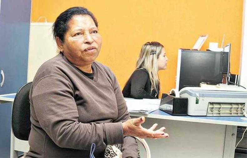 Com dificuldade de voltar a trabalhar, Maria dos Anjos se viu forçada a baixar a pretensão salarial(foto: Jair Amaral/EM/D.A Press) Com dificuldade de voltar a trabalhar, Maria dos Anjos se viu forçada a baixar a pretensão salarial(foto: Jair Amaral/EM/D.A Press)