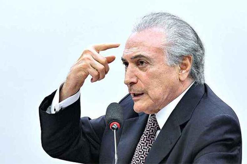 Chegamos à conclusão de que se deve deixar para o mês que vem Chegamos à conclusão de que se deve deixar para o mês que vem