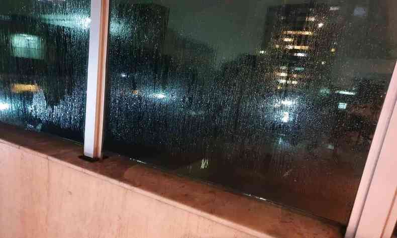 Noite desta quarta-feira (29/9) foi marcada pela chuva em Belo Horizonte