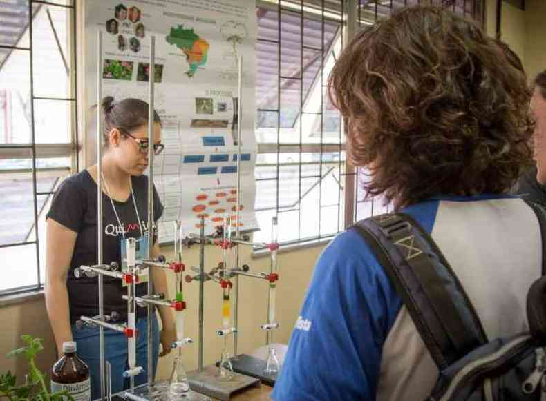 Vrios laboratrios aproveitam para expor suas pesquisas e experimentos(foto: Daniel Caminhas/UFMG)