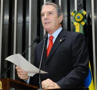 Collor declarou ter 14 carros, incluindo uma BWW 760iA, avaliada em R$ 714,5 mil(foto: Waldemir Barreto/Agencia Senado )