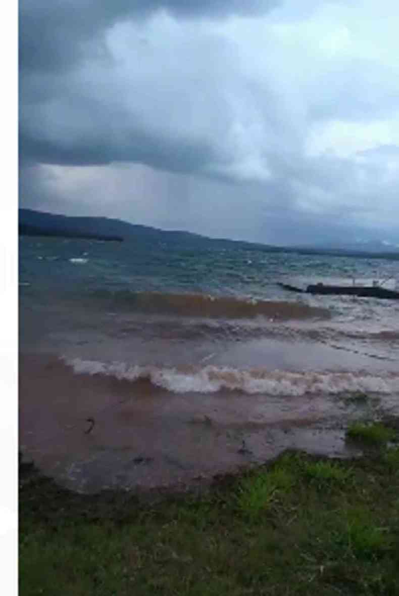 Lago de Furnas agitado sendo confundido com o mar