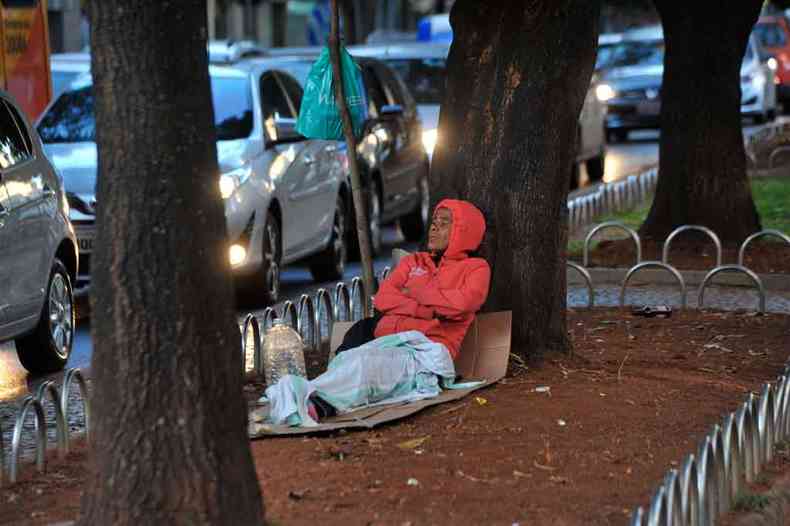 Moradores de rua so os que mais sofrem com as baixas temperaturas. Por isso, o fim de semana ter tambm ao social para distribuio de roupas