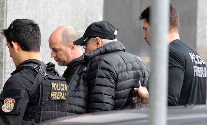 Em 2016, o ex-ministro da Fazenda foi detido por agentes da Polcia Federal(foto: Miguel Schincariol/AFP)