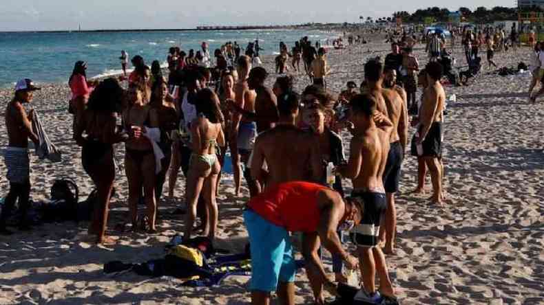 Imagens de festas em Miami contrastam com precaues adotadas at agora para o vero europeu(foto: Reuters)