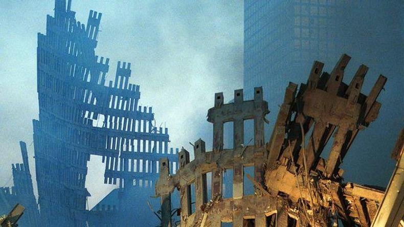 Local onde ficavam as torres do World Trade Center ficou devastado