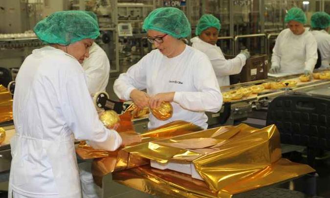 Fábricas no Sul de Minas, como a dos chocolates da marca Kopenhagen, sofreram menos com a crise econômica e continuam a ampliar o número de empregados, na expectativa de um cenário melhor em 2018(foto: Edésio Ferreira/EM/D.A.Press) Fábricas no Sul de Minas, como a dos chocolates da marca Kopenhagen, sofreram menos com a crise econômica e continuam a ampliar o número de empregados, na expectativa de um cenário melhor em 2018(foto: Edésio Ferreira/EM/D.A.Press)