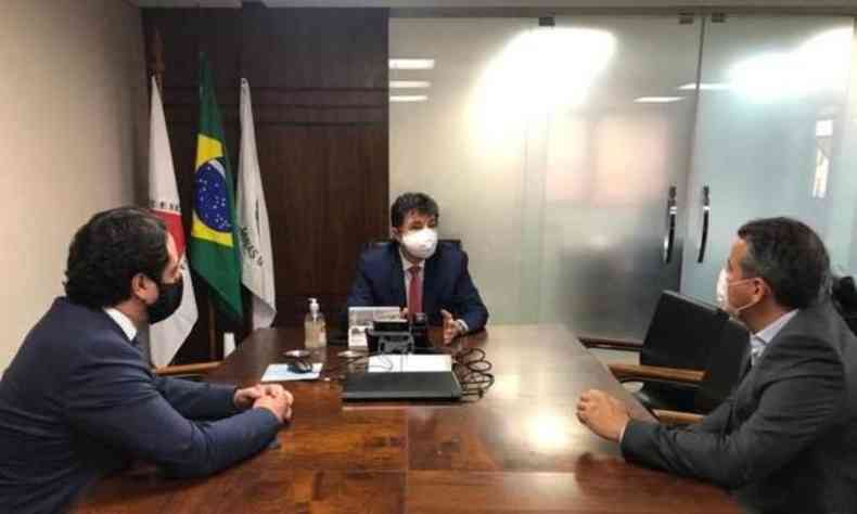 Presidente da AMM, Julvan Lacerda, em reunio com o procurador-geral de Justia de Minas Gerais, Antonio Srgio Tonet(foto: TJMG/Reproduo)