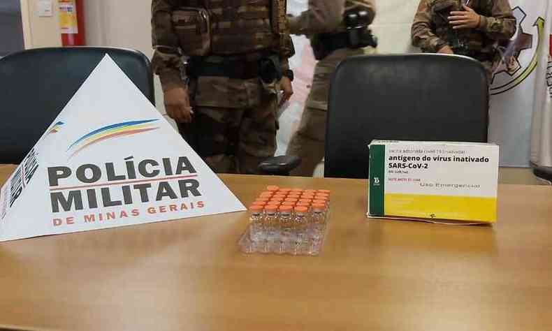 Vacina CoronaVac  furtada e recuperada em Montes Claros(foto: Policias Militar/divulgao)