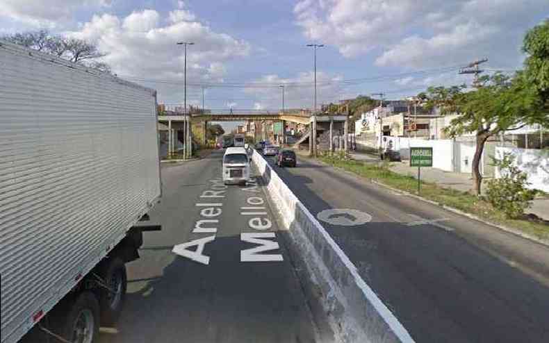 Carro bateu em mureta do Anel Rodovirio e causou o engavetamento dos outros veculos(foto: Reproduo/Google Street View)