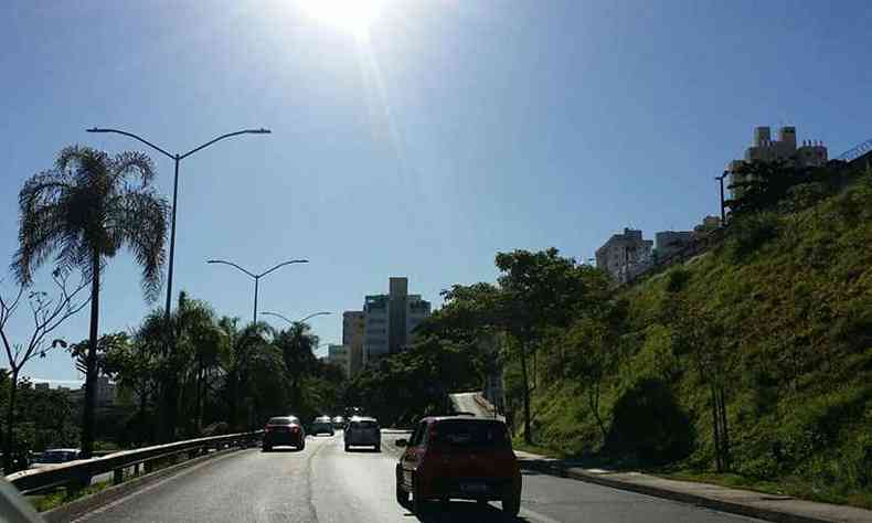 Manh de cu claro em Belo Horizonte(foto: Edsio Ferreira/EM/DA Press)