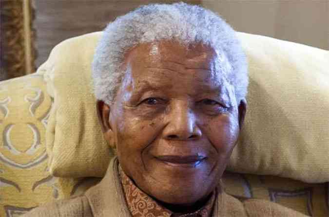 Segundo comunicado, Mandela reage bem a tratamento, mas no h previso de alta(foto: AFP PHOTO - CLINTON FOUNDATION / BARBARA KINNEY)
