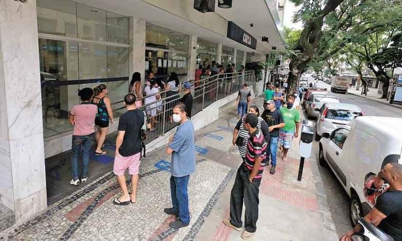 Benefcio pago aos necessitados ser menor e deve ser recebido por menos pessoas, mas, ainda assim, pode custar R$ 12 bilhes(foto: Edsio Ferreira/EM/D.A Press - 14/4/20)