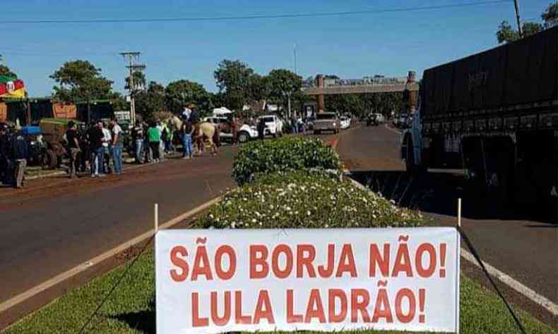 Recepo de ruralista em So Borja, no Sul do pas,  caravana do ex-presidente Luiz Incio Lula da Silva(foto: Reproduo/Twitter Ryck Souza)
