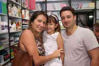 Bianca e o marido, Carlos, com a filha Gabriela, compram na mesma loja (foto: Edsio Ferreira/EM/D.A Press)