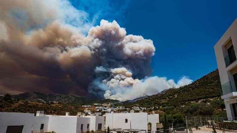 Incêncio nas colinas de Mijas na Espanha, 15 de julho de 2022