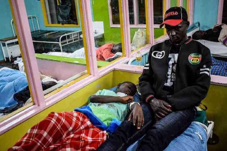 Uma menina recebe tratamento no Hospital Kakamega, Qunia, em 4 de fevereiro de 2020, aps um tumulto em escola primria no dia anterior
