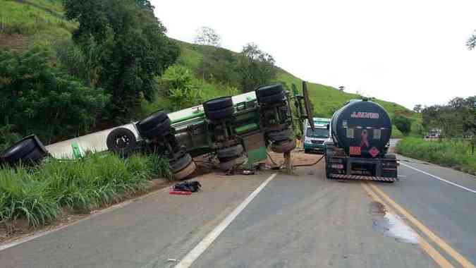 Empresa comeou a fazer o transbordo da carga perigosa(foto: PRF/Divulgao)