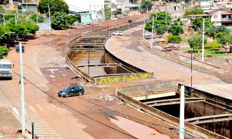 Equipamentos e mobiliário - Barreiro, Minas Gerais