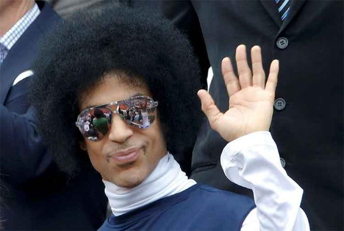 Prince deixa Roland Garros, em Paris, depois de torneio de tênis em 2014(foto: REUTERS/Jean-Paul Pelissier ) Prince deixa Roland Garros, em Paris, depois de torneio de tênis em 2014(foto: REUTERS/Jean-Paul Pelissier )