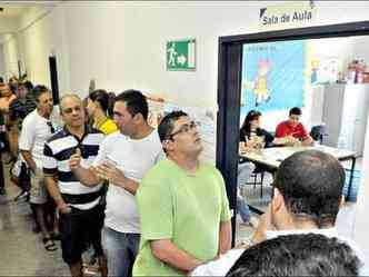 Eleitores esperando para votar em outubro de 2014, ltimo pleito em que o financiamento privado foi permitido na campanha dos candidatos(foto: ANTNIO CUNHA/CB/D.A PRESS - 5/10/14)