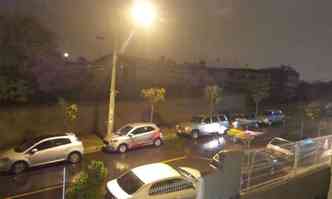 Chuva no Bairro Candelria, em Venda Nova. Alguns bairros da regio ficaram sem energia(foto: Gladyston Rodrigues/EM/DA Press)