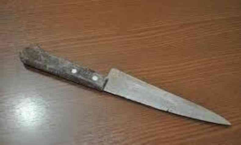A mulher teria usado uma faca para atingir a vtima(foto: Reproduo/ Internet)