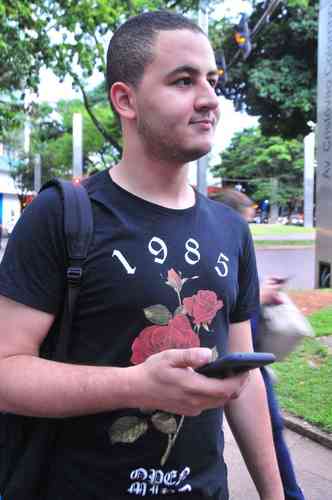 Bruno evitar usar o aparelho na rua (foto: Marcos Vieira/EM/D.A Press)