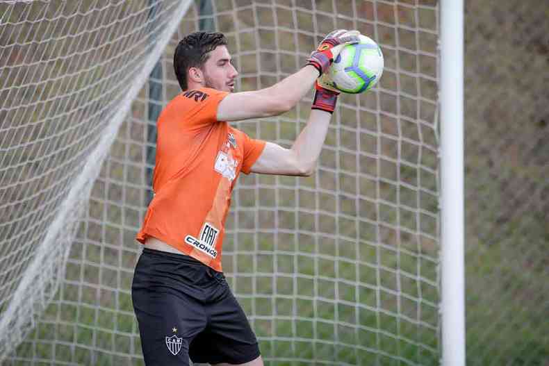 Na Cidade do Galo desde 2013, goleiro de 21 anos tem sua primeira sequncia como titular do time principal alvinegro(foto: Bruno Cantini/Atltico)