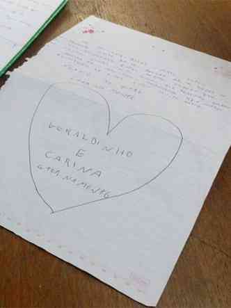 Polcia mostrou uma das cartas que foi trocada pelo casal(foto: Edsio Ferreira/EM/D.A Press)