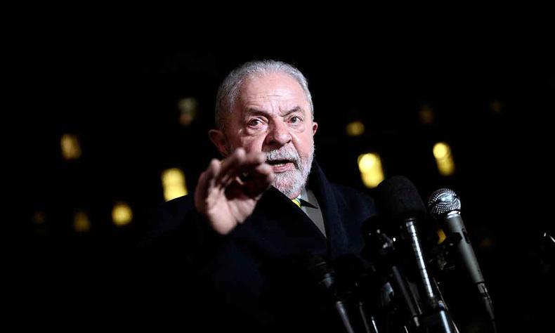 O novo presidente Lula, apesar de todas as lições da vida, vive mobilizando suas legiões para a luta e o conflito, tem olhos fixos no passado e fechados para o futuro(foto: Brendan Smialowski/AFP) presidente Lula
