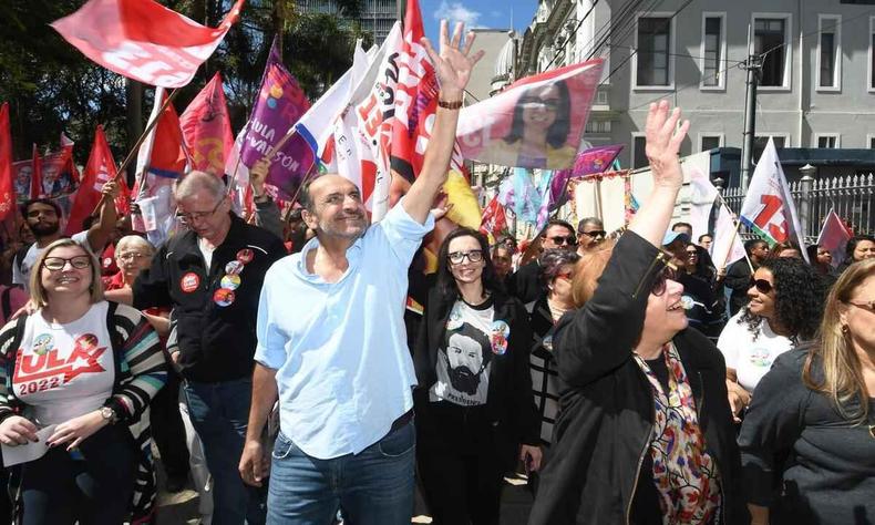 Alexandre Kalil (PSD) com apoiadores em Juiz de Fora na tarde desta quinta-feira (1/9)